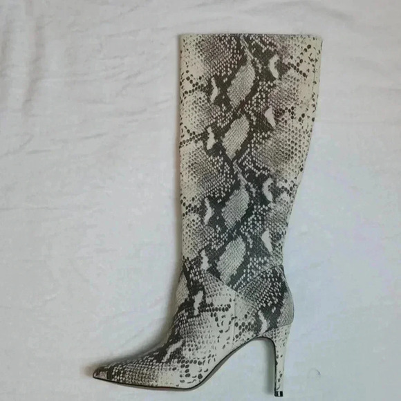 Steve Madden Shoes - Steve madden boots nwob